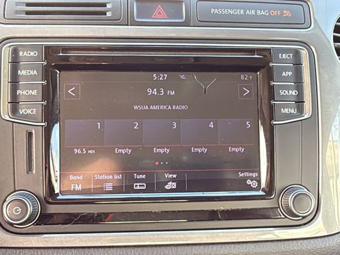 Used 2017 Volkswagen Tiguan Limited w/ Premium Package image 36