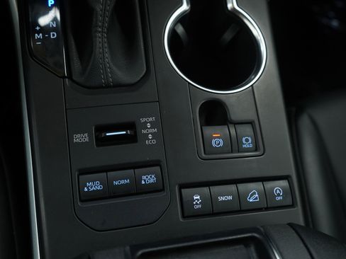 Used 2022 Toyota Highlander XLE image 27