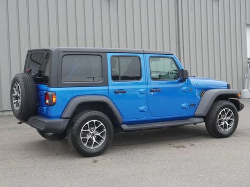 Used 2024 Jeep Wrangler Unlimited Sport AWD/4WD image 10