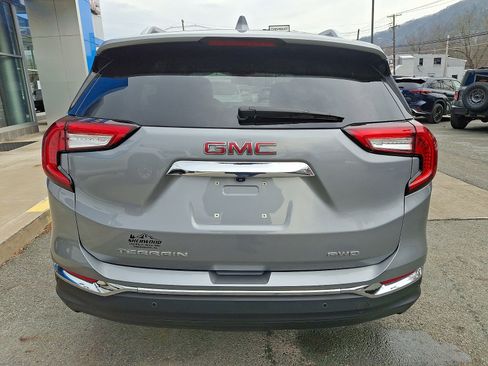 Used 2024 GMC Terrain SLT w/ Infotainment Package II image 5
