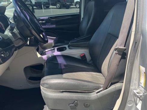 Used 2019 Dodge Grand Caravan SXT FWD image 34