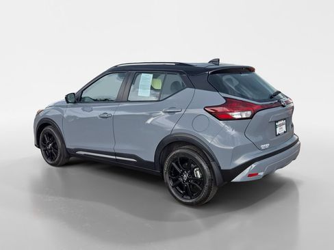 Used 2023 Nissan Kicks SR w/ SR Premium Package FWD image 3