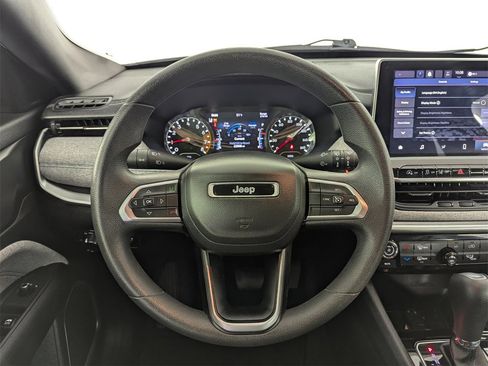 Used 2023 Jeep Compass Sport image 17