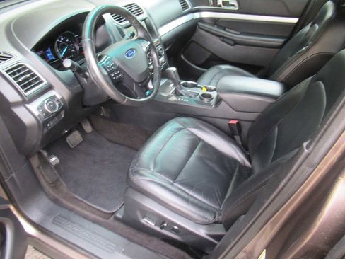Used 2016 Ford Explorer XLT w/ Equipment Group 202A image 21