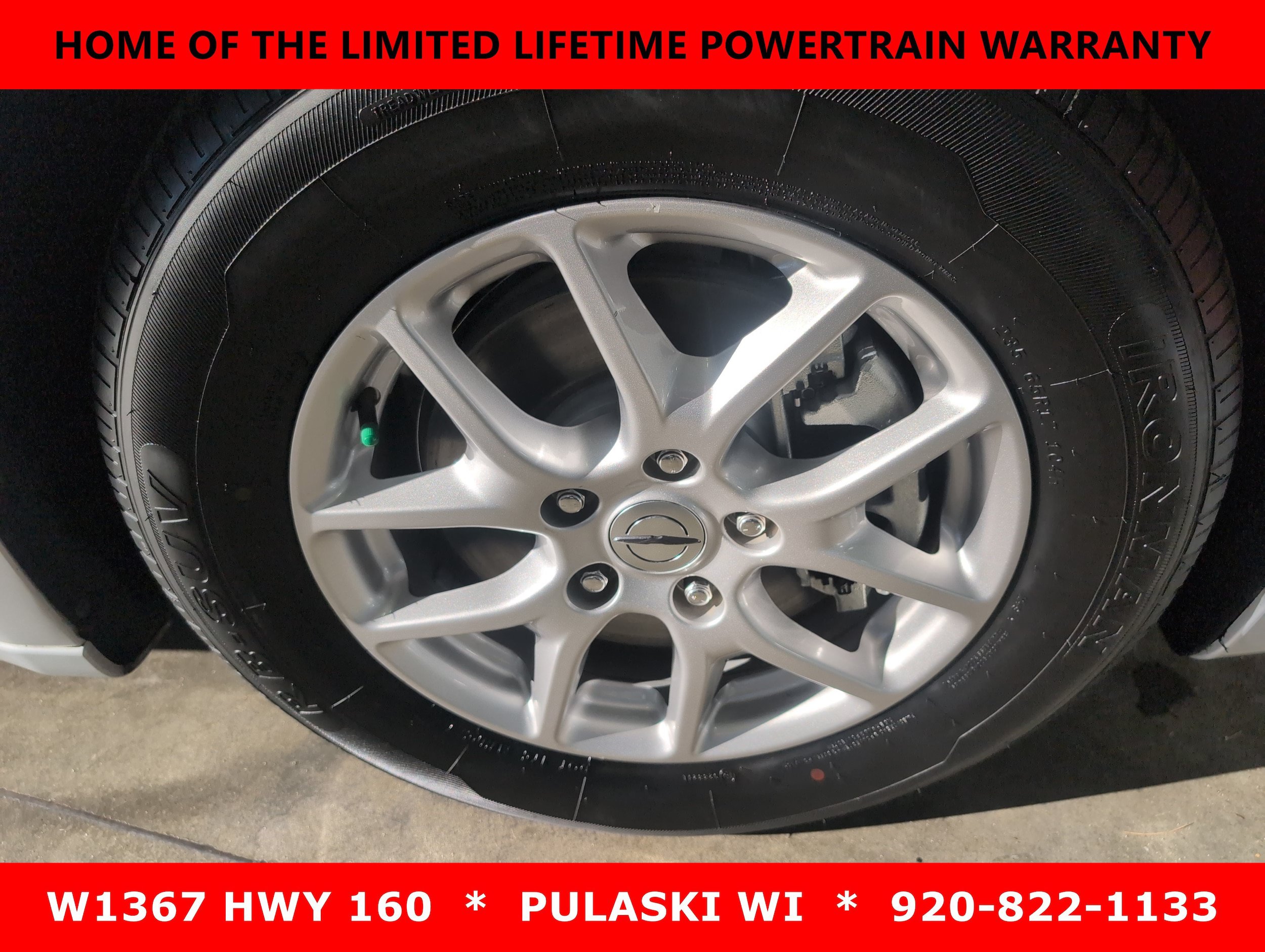 Used 2024 Chrysler Pacifica Touring-L FWD image 2