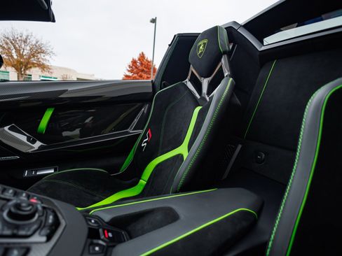 Used 2021 Lamborghini Aventador SVJ image 59