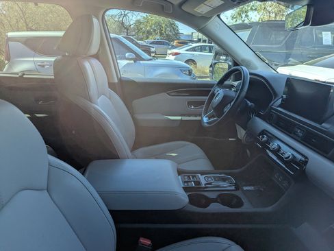 Used 2025 Honda Pilot EX-L image 7