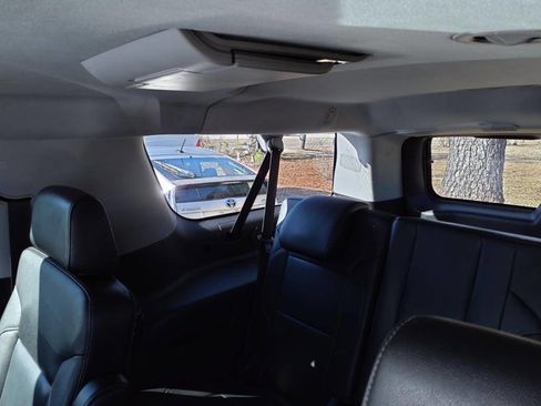 Used 2015 Chevrolet Suburban LTZ image 7