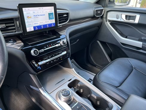 Used 2022 Ford Explorer Limited AWD/4WD image 31
