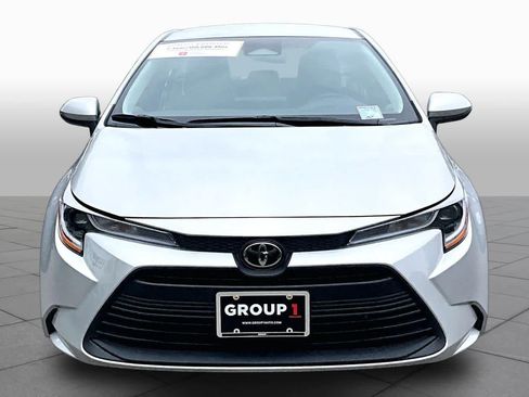 Used 2025 Toyota Corolla LE FWD image 4