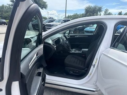 Used 2019 Ford Fusion SE FWD image 13