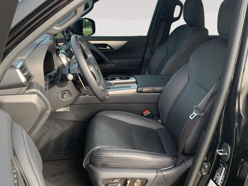 Used 2024 Lexus LX 600 F Sport image 12