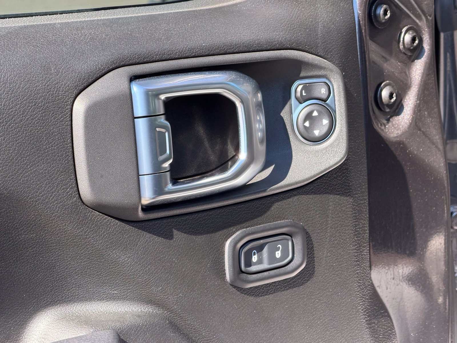 Used 2023 Jeep Wrangler Sport AWD/4WD image 15
