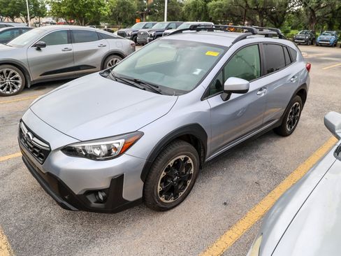 Used 2021 Subaru Crosstrek 2.0i Premium AWD/4WD image 3