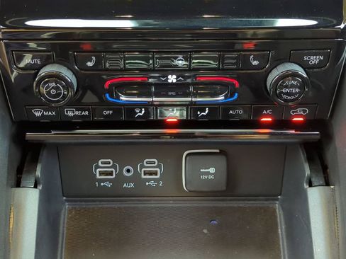 Used 2024 Jeep Grand Cherokee Altitude AWD/4WD image 17