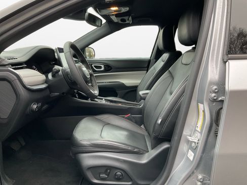 Used 2023 Jeep Compass Limited image 9