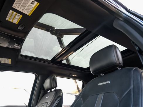 Used 2015 Ford F150 Platinum w/ Equipment Group 701A Luxury AWD/4WD image 4