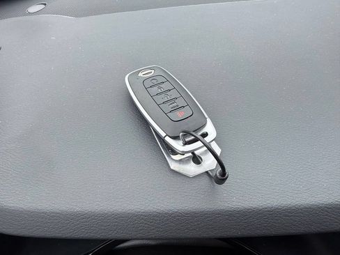 Used 2026 Nissan Pathfinder SL AWD/4WD image 9