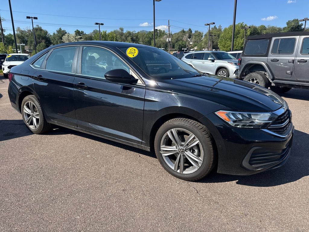 Used 2024 Volkswagen Jetta SE FWD image 2