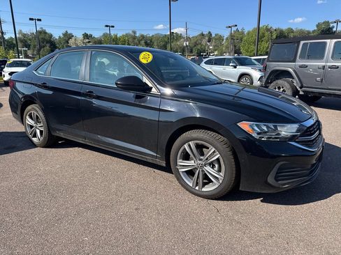 Used 2024 Volkswagen Jetta SE FWD image 2