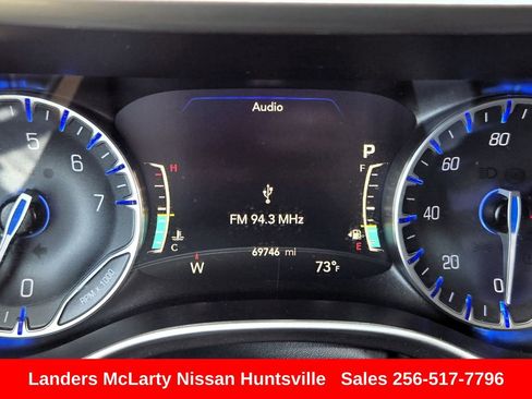 Used 2023 Chrysler Pacifica Touring-L FWD image 32