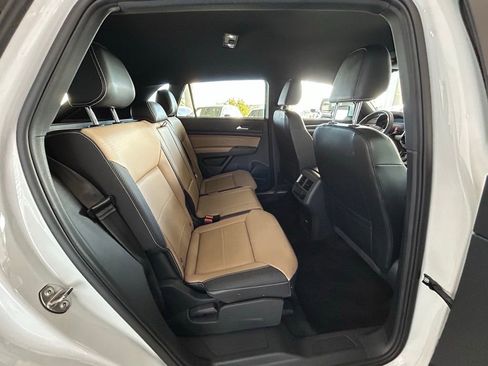 Used 2022 Volkswagen Atlas Cross Sport SE w/ Black Wheel Package image 38