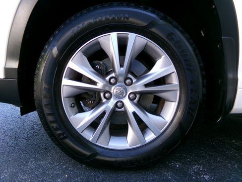 Used 2014 Toyota Highlander Plus AWD/4WD image 23