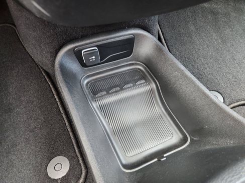 Used 2026 Chrysler Pacifica Select FWD image 26