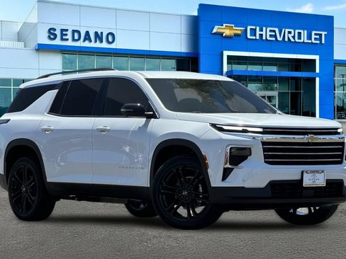 New 2026 Chevrolet Traverse LT w/ Enhanced Driving Package FWD image 2