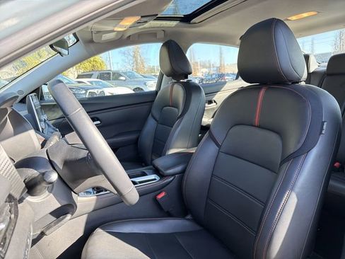 Used 2024 Nissan Sentra SR w/ SR Premium Package image 12