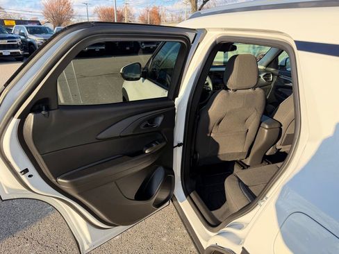 Used 2025 Chevrolet TrailBlazer LT w/ Driver Confidence Package image 17