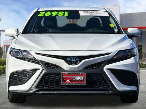 Used 2024 Toyota Camry SE image 11