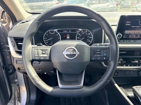 Used 2025 Nissan Rogue SV AWD/4WD image 28