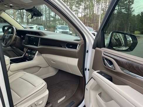 Used 2024 GMC Yukon Denali w/ Advanced Technology Package image 10