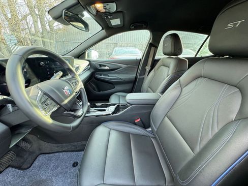 Used 2025 Buick Envista Sport Touring image 24