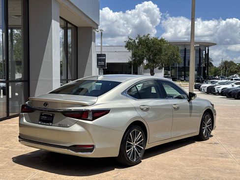 Used 2025 Lexus ES 300h w/ Premium Package FWD image 3