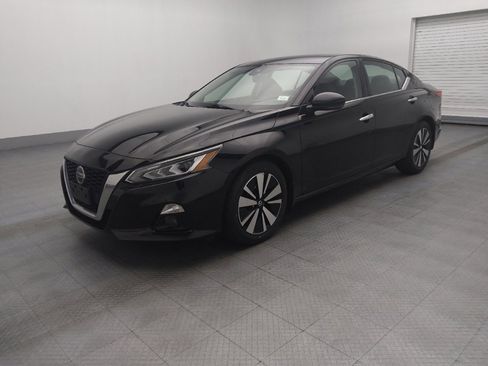 Used 2019 Nissan Altima 2.5 SV image 2