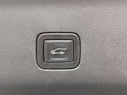 Used 2023 Chevrolet Suburban LT w/ Luxury Package image 34