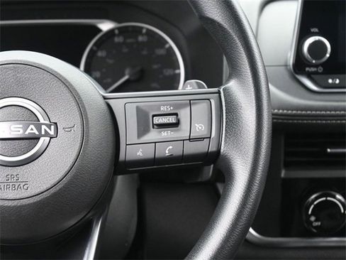 Used 2023 Nissan Rogue S image 29