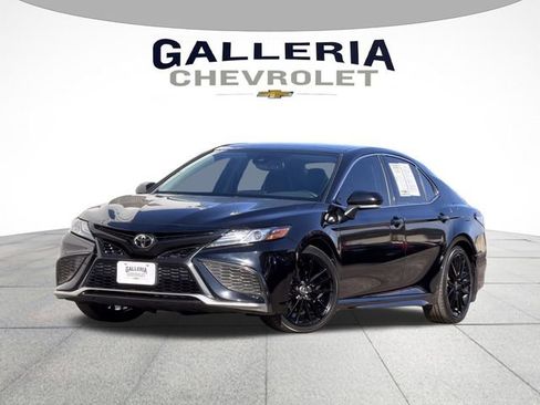 Used 2021 Toyota Camry XSE image 2