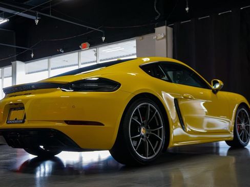 Used 2019 Porsche 718 Cayman RWD image 6