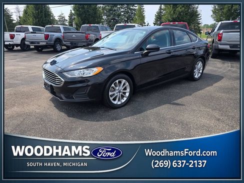 Certified 2020 Ford Fusion SE FWD image 1