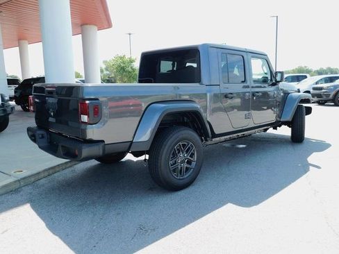 New 2025 Jeep Gladiator Sport image 9