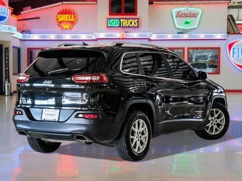 Used 2016 Jeep Cherokee Latitude image 3