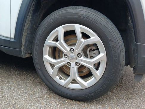 Used 2024 Jeep Compass Latitude AWD/4WD image 15