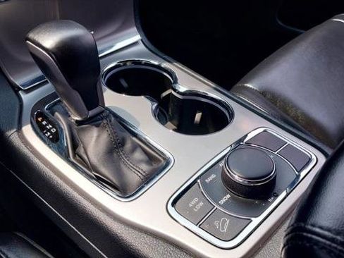 Used 2022 Jeep Grand Cherokee Limited image 31