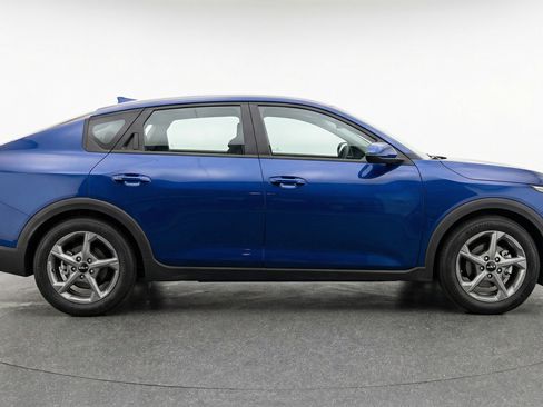 Used 2025 Kia K4 LXS image 11