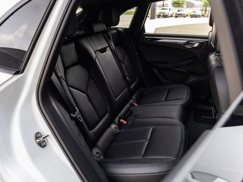 Certified 2025 Porsche Macan AWD/4WD image 41