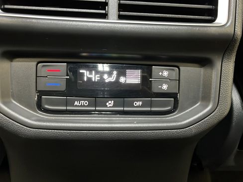 Used 2024 Volkswagen Atlas SE AWD/4WD image 35