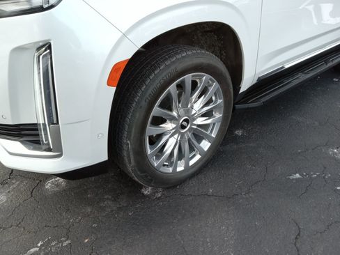 Certified 2024 Cadillac Escalade Premium Luxury image 7